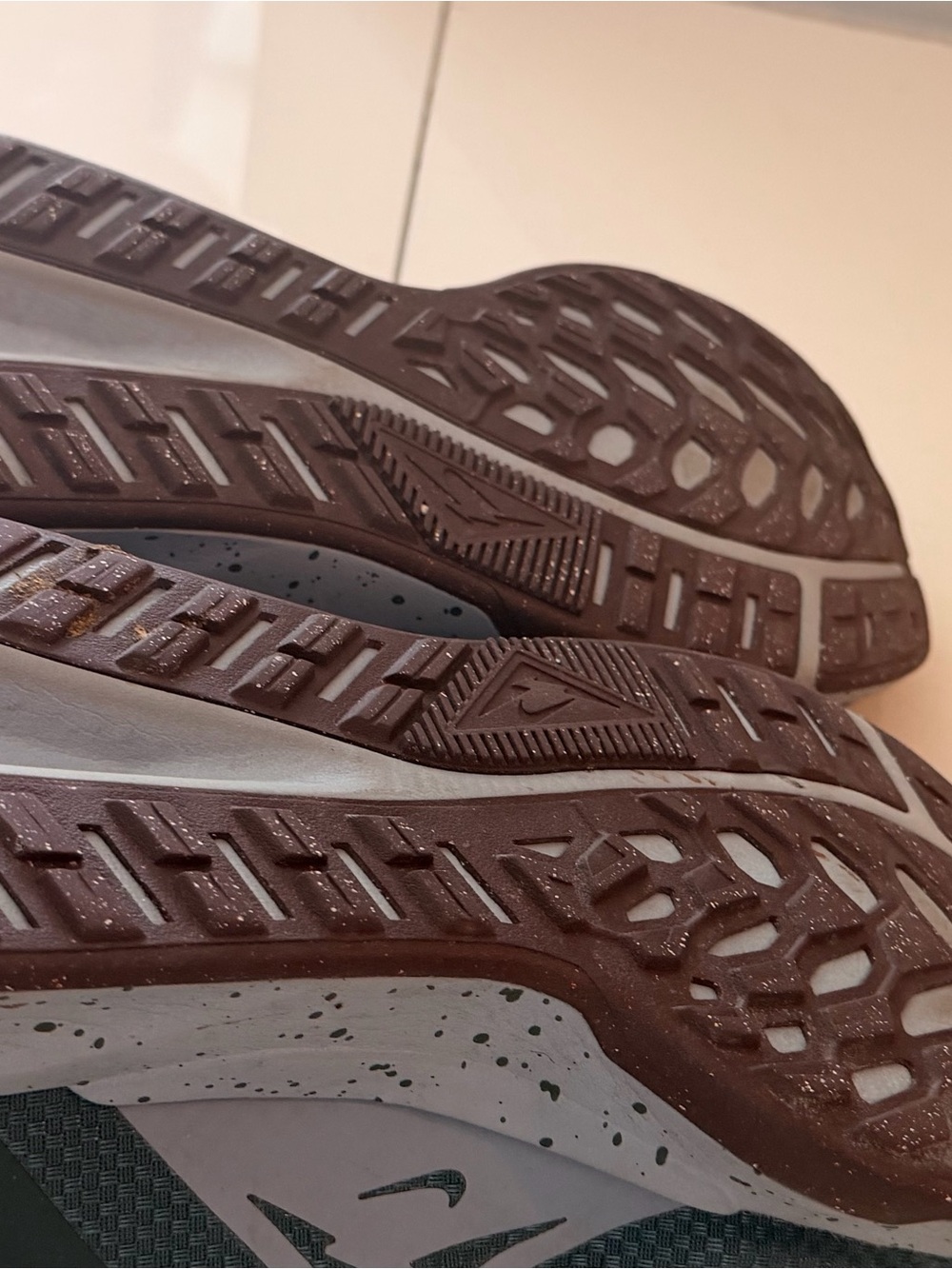 Nike Men's Gortex Shoes - Picture 3 of 5